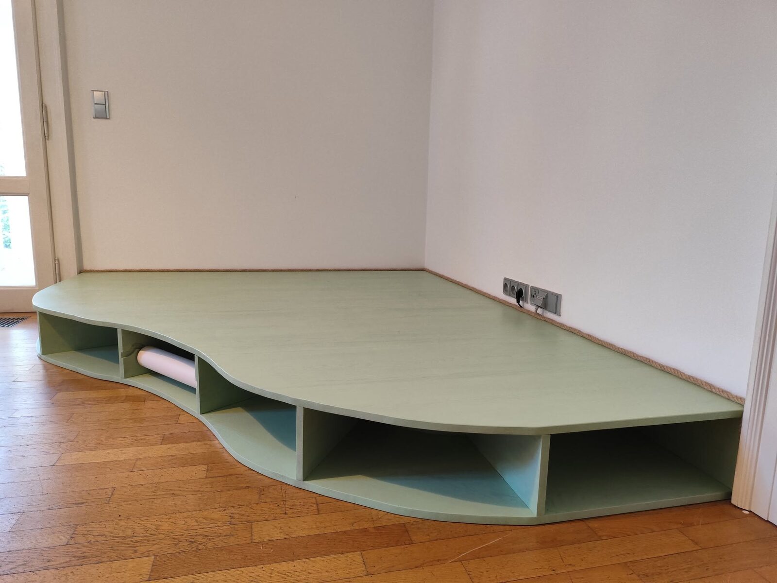 Pódium pro děti do Muzeum Literatury Materiál dub, ošetřeno…