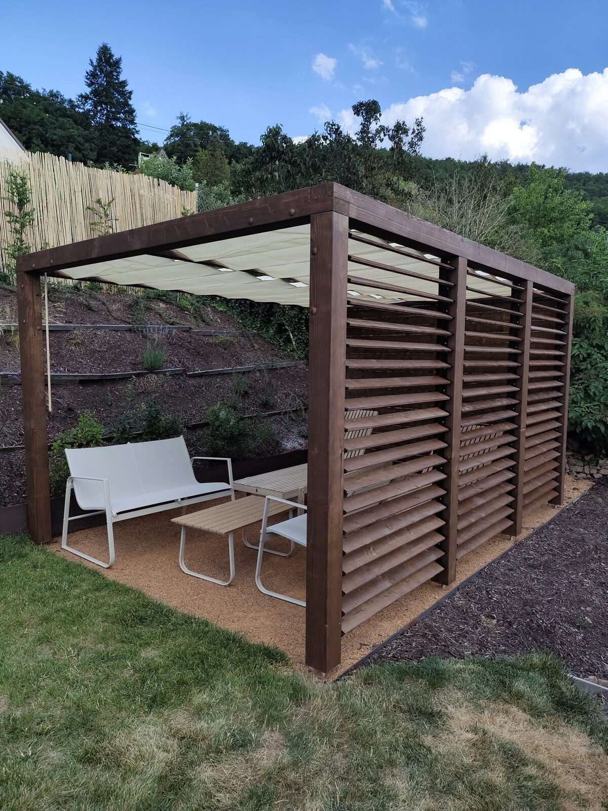 Elegantní pergola, která poskytne příjemný teplotní komfort i během…