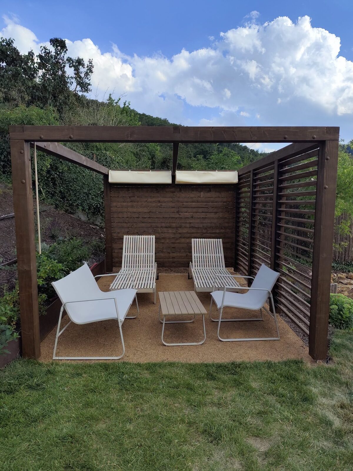 Elegantní pergola, která poskytne příjemný teplotní komfort i během…