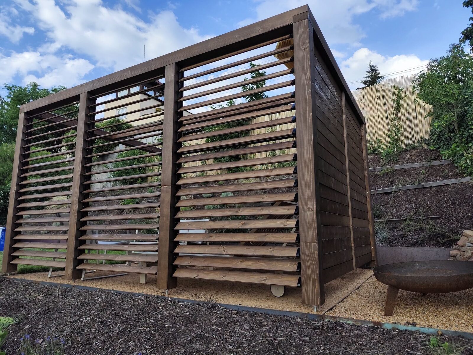 Elegantní pergola, která poskytne příjemný teplotní komfort i během…